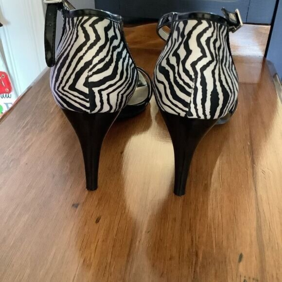 Dana Buchman Majorca Zebra Satin Heels 👠 - Picture 4 of 7